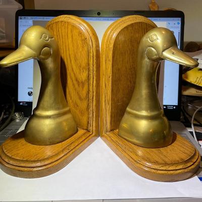 Vintage Pair of Brass Decor Ducks Sculpture Bookends in Good Preowned Condition as Pictured.