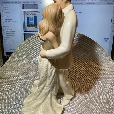 Lenox Bride / Groom Making Memories Figurine / Cake Topper Ivory 24k Gold Accents 8.75" Tall in VG Preowned Condition.