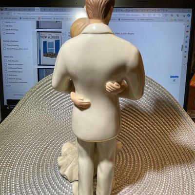 Lenox Bride / Groom Making Memories Figurine / Cake Topper Ivory 24k Gold Accents 8.75" Tall in VG Preowned Condition.