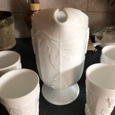 Indiana Colony Harvest w/Grapes Pitcher w/4 Tumblers, Milk Glass Pitcher in VG Preowned Condition.