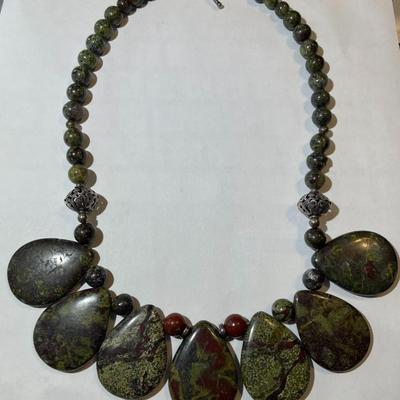 Vintage 20" Agate/Greenish Color Stone Fashion Necklace in VG Preowned Condition.