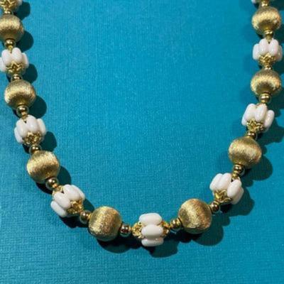 Vintage 16" Choker Gold-tone Metal Bead Fashion Necklace in VG Preowned Condition. Very Nicely Made.