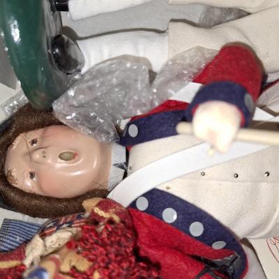 3 Williamsburg Dolls