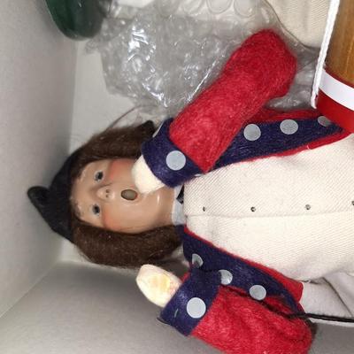 3 Williamsburg Dolls