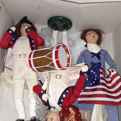 3 Williamsburg Dolls