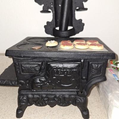 Byer's Choice Go ALong Stove