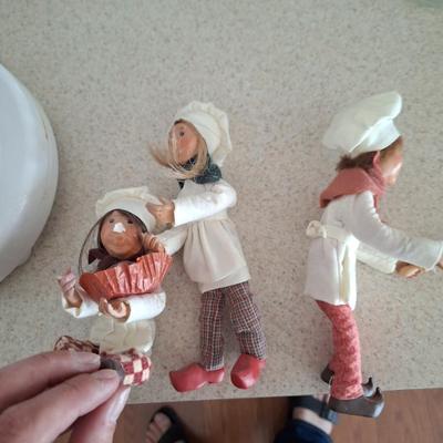 3 Byers Choice bakers