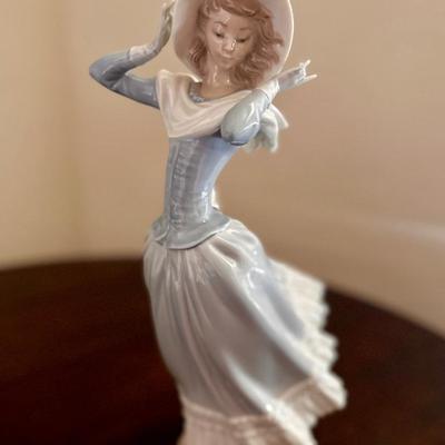 Lladro Spring Breeze #4936 Lady
