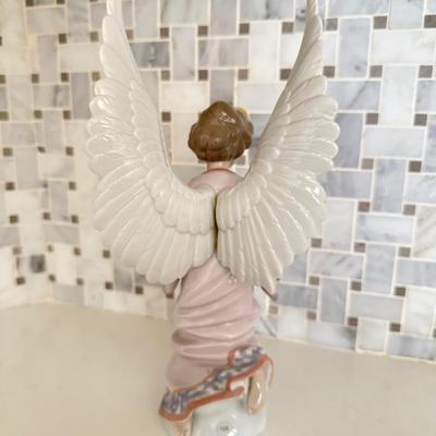 Lladro Angel of Peace with Dove #6131