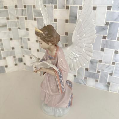 Lladro Angel of Peace with Dove #6131