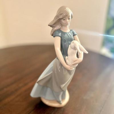 Lladro Nao Young Girl holding rabbit #0 762-1980 retired porcelain figurine