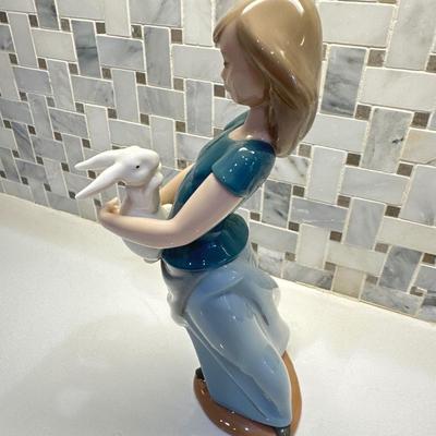 Lladro Nao Young Girl holding rabbit #0 762-1980 retired porcelain figurine