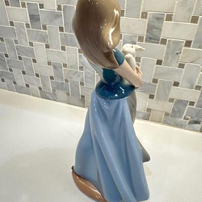 Lladro Nao Young Girl holding rabbit #0 762-1980 retired porcelain figurine
