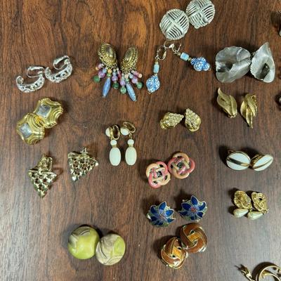 40 Fashion Clip Earrings (LR-TF)