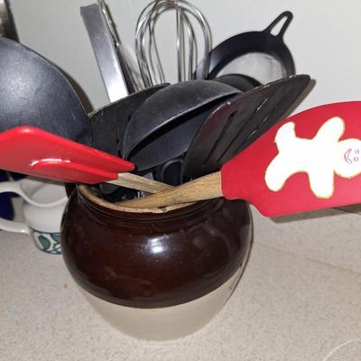 Utensil Lot in Bean Pot