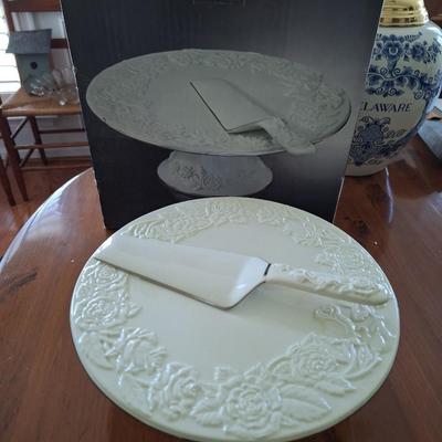 NIB Porcelain Cake plate with Spatula