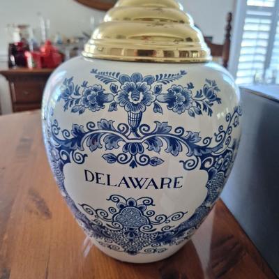 Delft styled- Urn