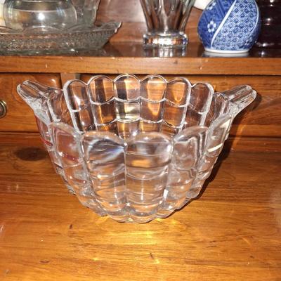 Thumbprint dish w/ handles