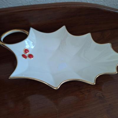 Holly Leaf dish w/ Spatula