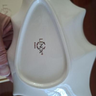 Holly Leaf dish w/ Spatula