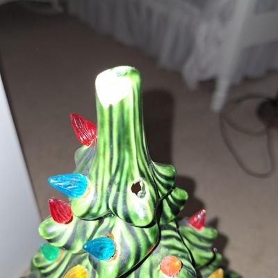 Ceramic Vtg Christmas Tree with base
