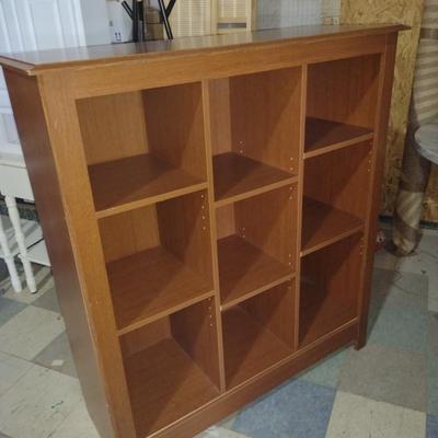 Shelf with Adjustable Cubby Sections