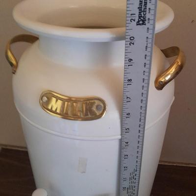Decorative / planter Metal milk can with glass storage bottles