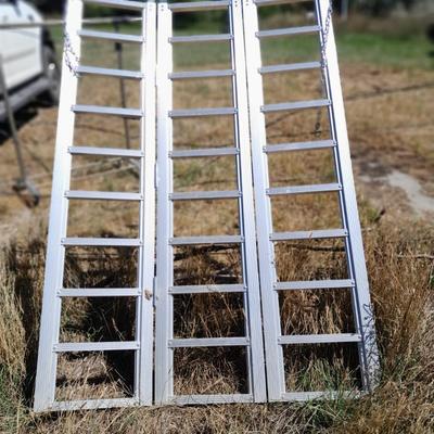 Haul Master 1500 LB// Capacity Tri fold Aluminum Ramp - appears like new -