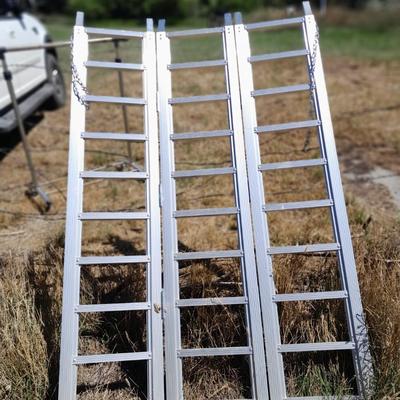 Haul Master 1500 LB// Capacity Tri fold Aluminum Ramp - appears like new -
