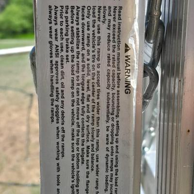 Haul Master 1500 LB// Capacity Tri fold Aluminum Ramp - appears like new -
