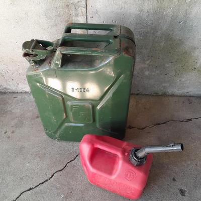 Gas can and metal Jerry Can gas can (1 of 2)