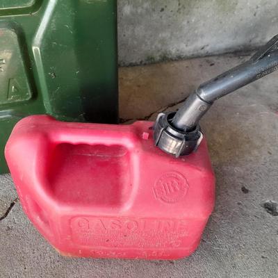 Gas can and metal Jerry Can gas can (1 of 2)
