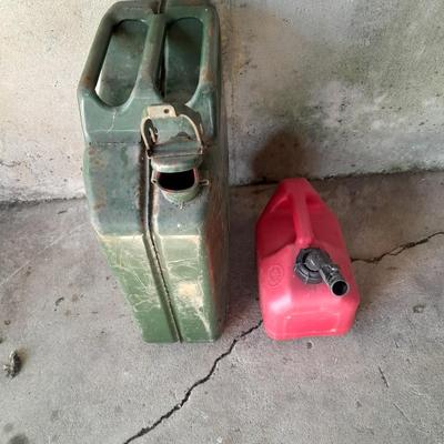 Gas can and metal Jerry Can gas can (1 of 2)
