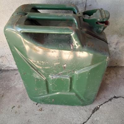 Gas can and metal Jerry Can gas can (1 of 2)