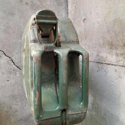 Gas can and metal Jerry Can gas can (1 of 2)