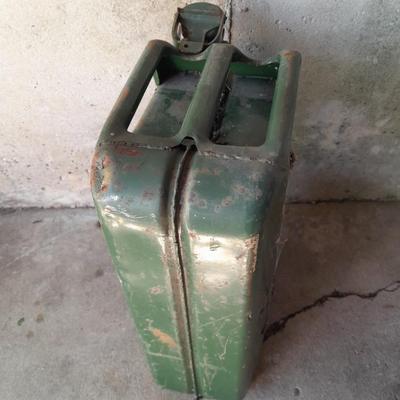 Gas can and metal Jerry Can gas can (1 of 2)