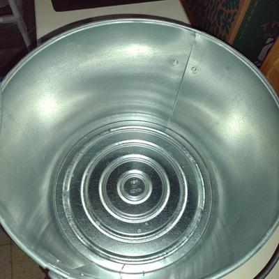 Galvanized Bucket with Lid (Short)