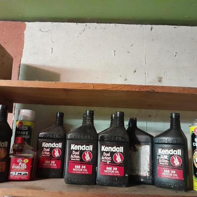 Kendall SAE 30 Dual Action Car oil and new cans of brake cleaner