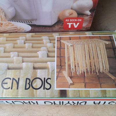 Waring Primo Pasta - Pasta & Dough maker with Pasta drying rack
