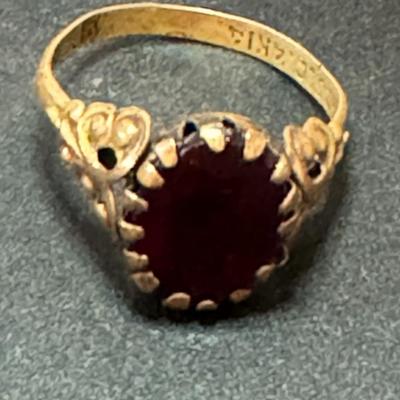 Ladies ring with stone