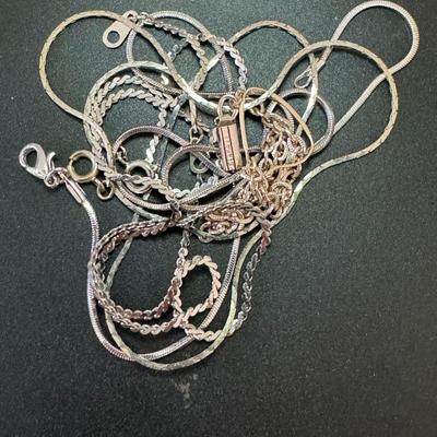 Group of broken or damaged jewelry