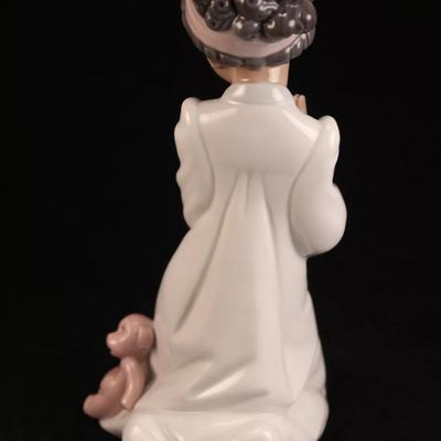 Lot 67: LLADRO - Bedtime Prayers / Antes De Dormer - Retired 2013