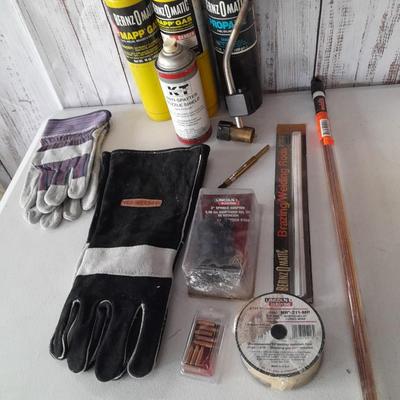 Welding needs -- Nice leather gloves new - welding wire - welding tips and more !
