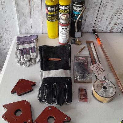 Welding needs -- Nice leather gloves new - welding wire - welding tips and more !