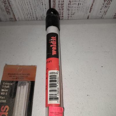 Welding needs -- Nice leather gloves new - welding wire - welding tips and more !