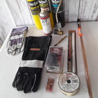 Welding needs -- Nice leather gloves new - welding wire - welding tips and more !