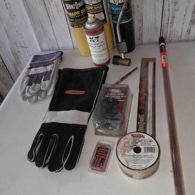 Welding needs -- Nice leather gloves new - welding wire - welding tips and more !
