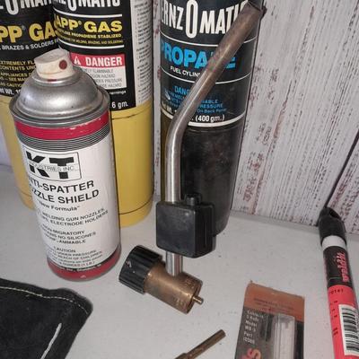 Welding needs -- Nice leather gloves new - welding wire - welding tips and more !