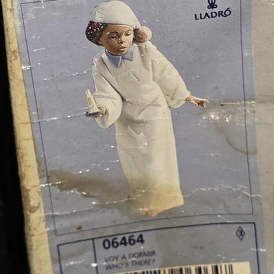 Lot 68: LLADRO - Voy A Dormir / Who's There? - Retired 2003