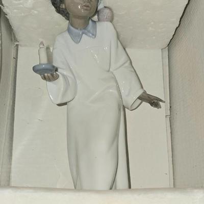 Lot 68: LLADRO - Voy A Dormir / Who's There? - Retired 2003
